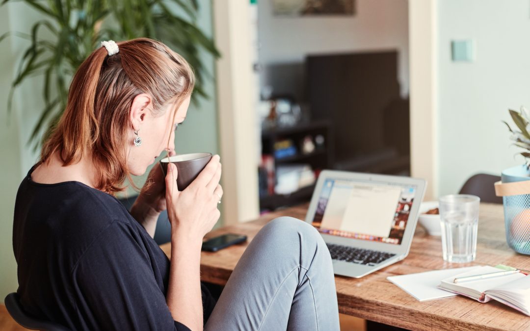 Cómo el teletrabajo está afectando su postura y cómo evitarlo